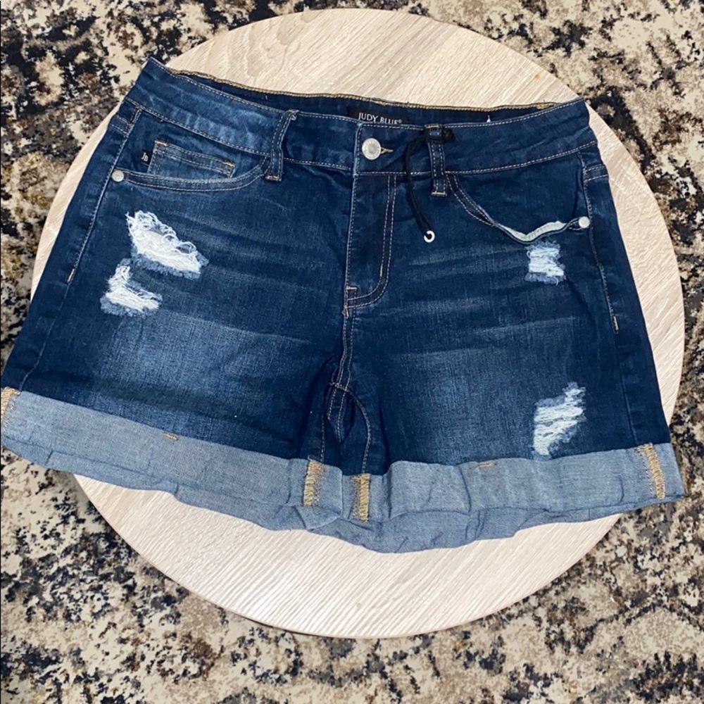 NWOT JUDY BLUE 💙 CUFFED SHORTS